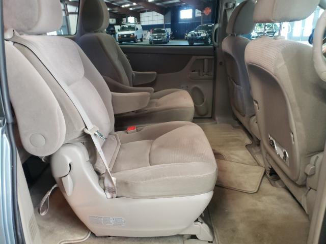 Photo 5 VIN: 5TDKK4CC0AS308302 - TOYOTA SIENNA CE 