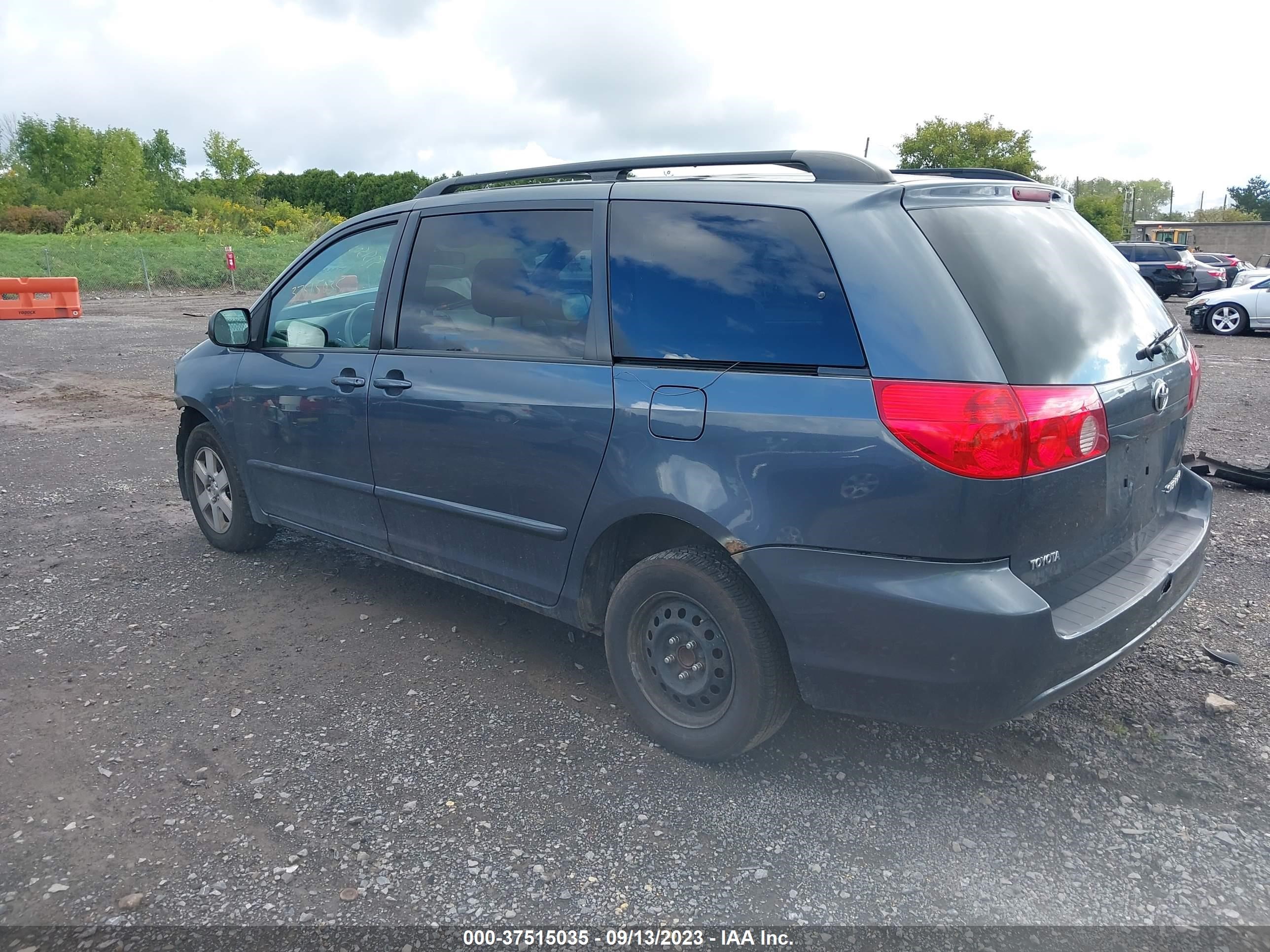 Photo 2 VIN: 5TDKK4CC0AS314553 - TOYOTA SIENNA 