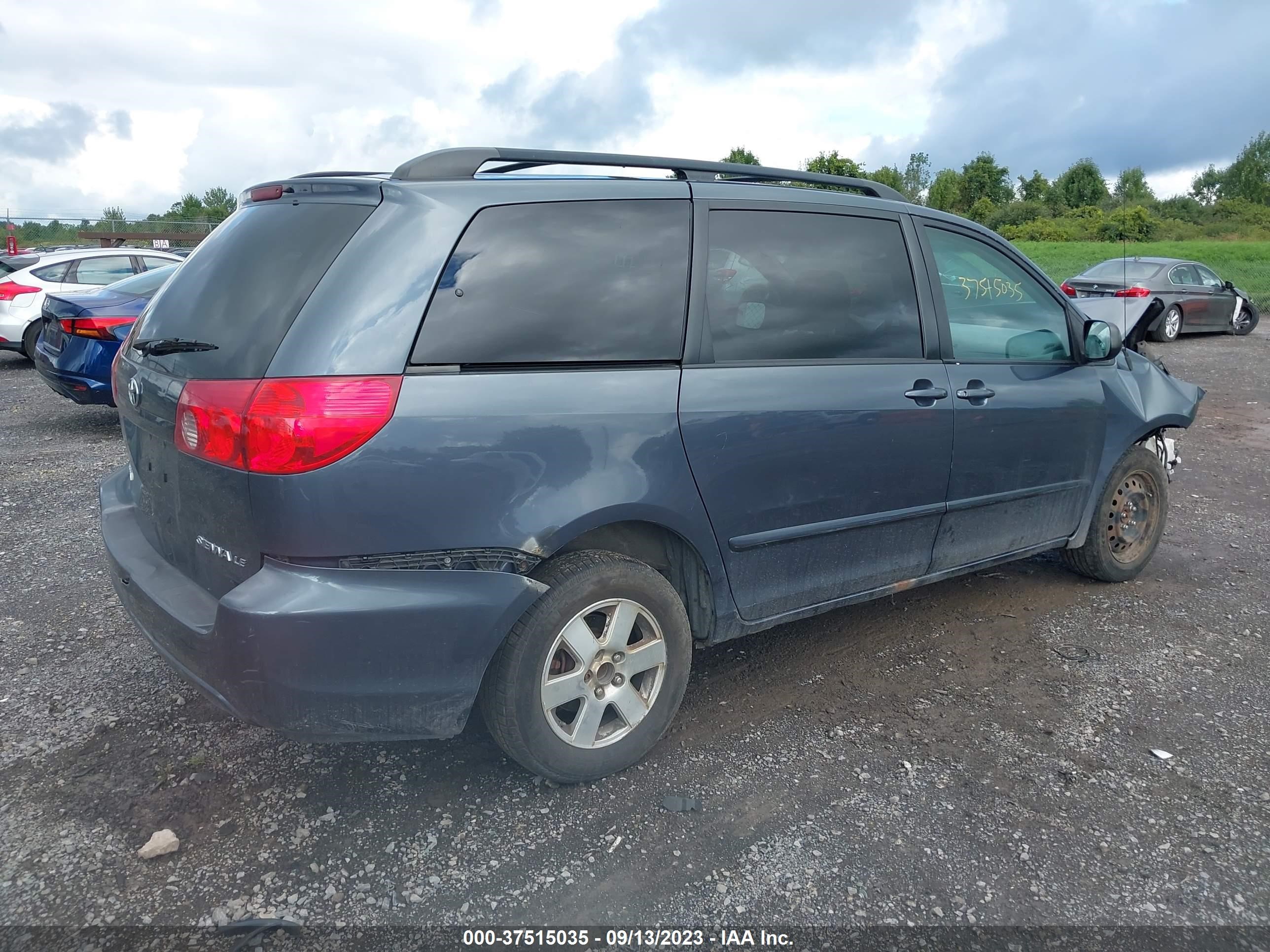 Photo 3 VIN: 5TDKK4CC0AS314553 - TOYOTA SIENNA 