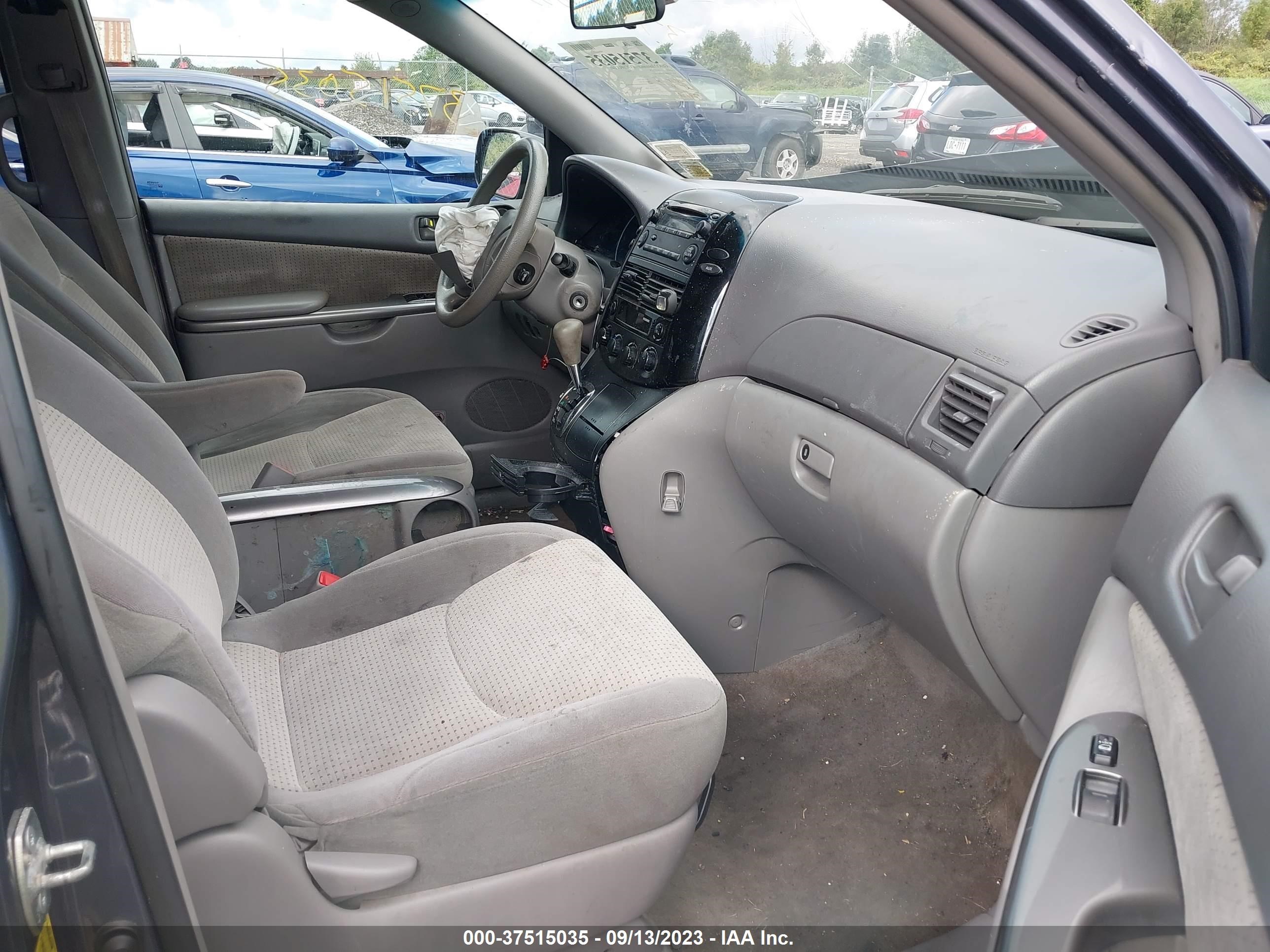 Photo 4 VIN: 5TDKK4CC0AS314553 - TOYOTA SIENNA 