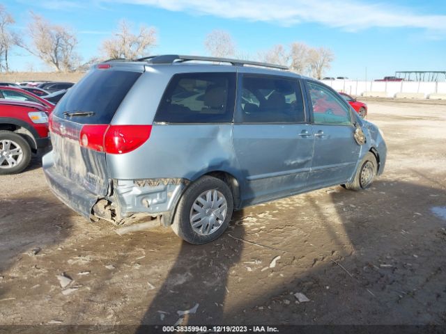 Photo 3 VIN: 5TDKK4CC0AS317341 - TOYOTA SIENNA 