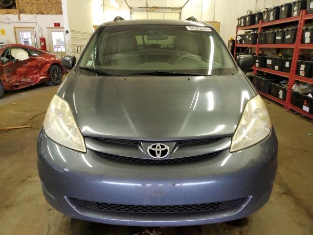 Photo 4 VIN: 5TDKK4CC0AS322572 - TOYOTA SIENNA CE 