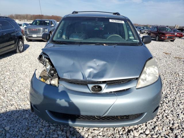 Photo 4 VIN: 5TDKK4CC0AS327805 - TOYOTA SIENNA CE 