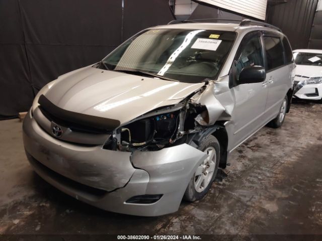 Photo 1 VIN: 5TDKK4CC0AS328758 - TOYOTA SIENNA 