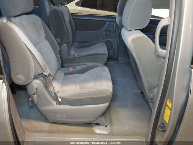 Photo 7 VIN: 5TDKK4CC0AS328758 - TOYOTA SIENNA 