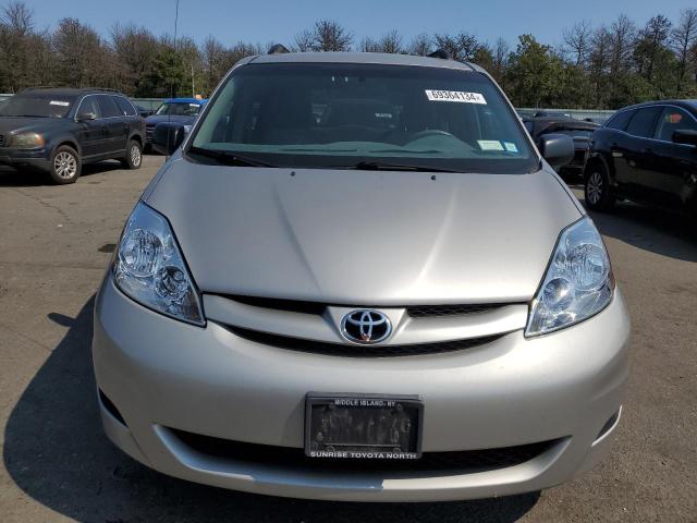 Photo 4 VIN: 5TDKK4CC1AS307417 - TOYOTA SIENNA CE 