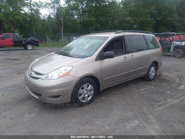 Photo 1 VIN: 5TDKK4CC1AS318739 - TOYOTA SIENNA 