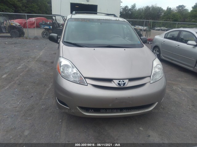 Photo 5 VIN: 5TDKK4CC1AS318739 - TOYOTA SIENNA 