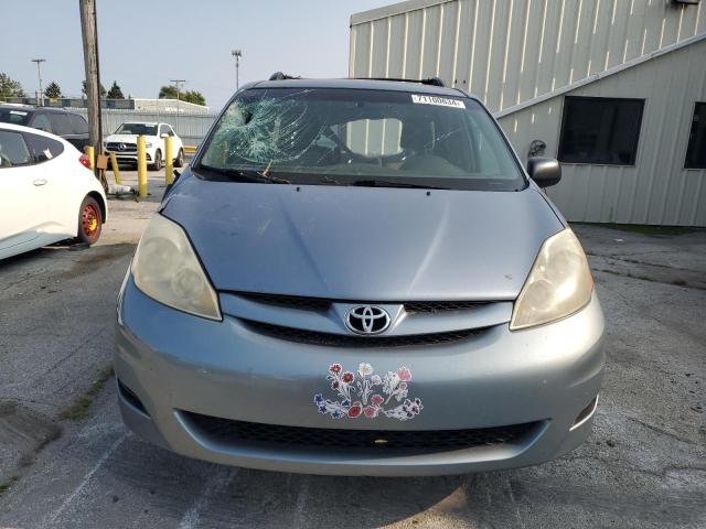 Photo 4 VIN: 5TDKK4CC1AS322810 - TOYOTA SIENNA CE 