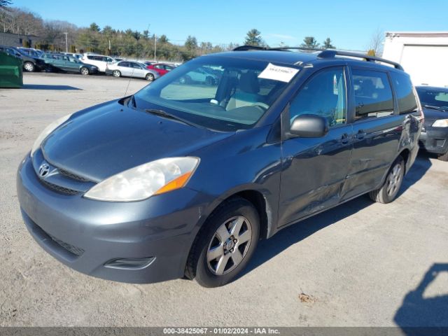 Photo 1 VIN: 5TDKK4CC1AS324508 - TOYOTA SIENNA 