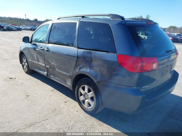 Photo 2 VIN: 5TDKK4CC1AS324508 - TOYOTA SIENNA 