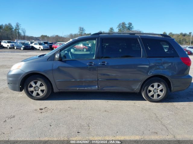 Photo 5 VIN: 5TDKK4CC1AS324508 - TOYOTA SIENNA 