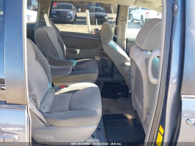 Photo 7 VIN: 5TDKK4CC1AS324508 - TOYOTA SIENNA 