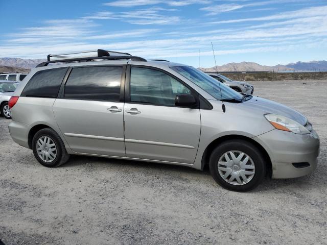 Photo 8 VIN: 5TDKK4CC1AS338408 - TOYOTA SIENNA CE 