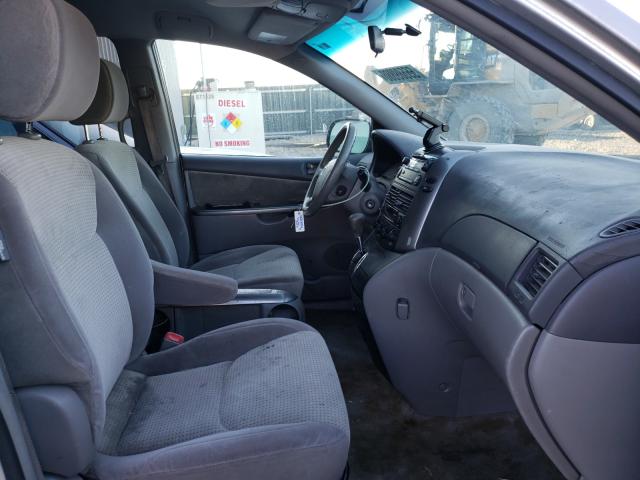 Photo 4 VIN: 5TDKK4CC2AS290417 - TOYOTA SIENNA CE 