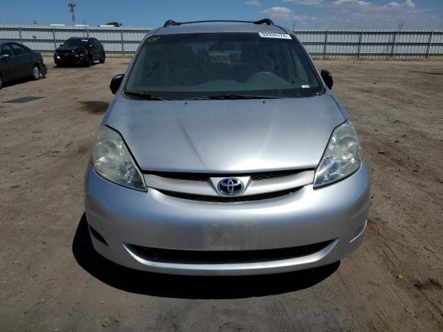 Photo 4 VIN: 5TDKK4CC2AS301495 - TOYOTA SIENNA CE 