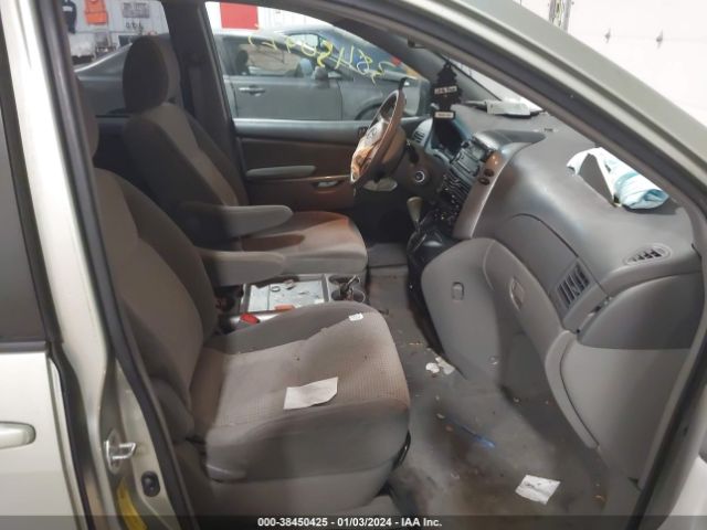 Photo 4 VIN: 5TDKK4CC2AS309323 - TOYOTA SIENNA 