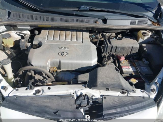 Photo 9 VIN: 5TDKK4CC2AS321553 - TOYOTA SIENNA 