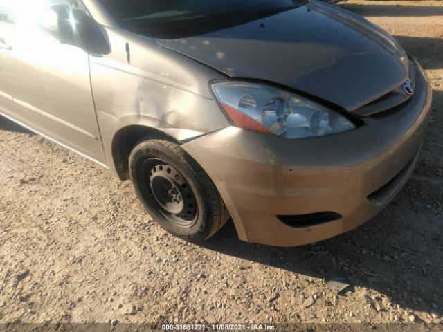 Photo 5 VIN: 5TDKK4CC2AS322928 - TOYOTA SIENNA 