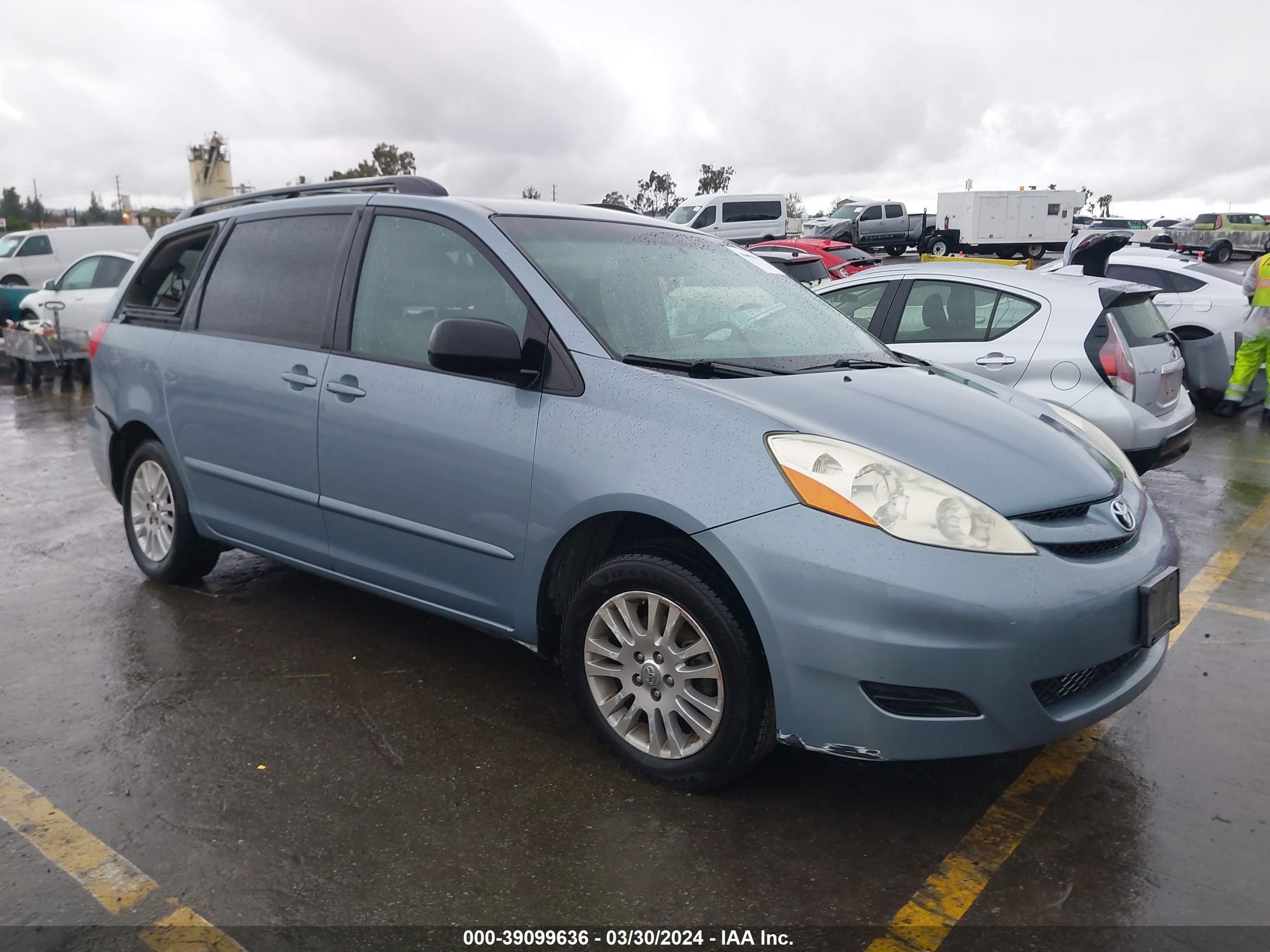 Photo 0 VIN: 5TDKK4CC2AS324470 - TOYOTA SIENNA 