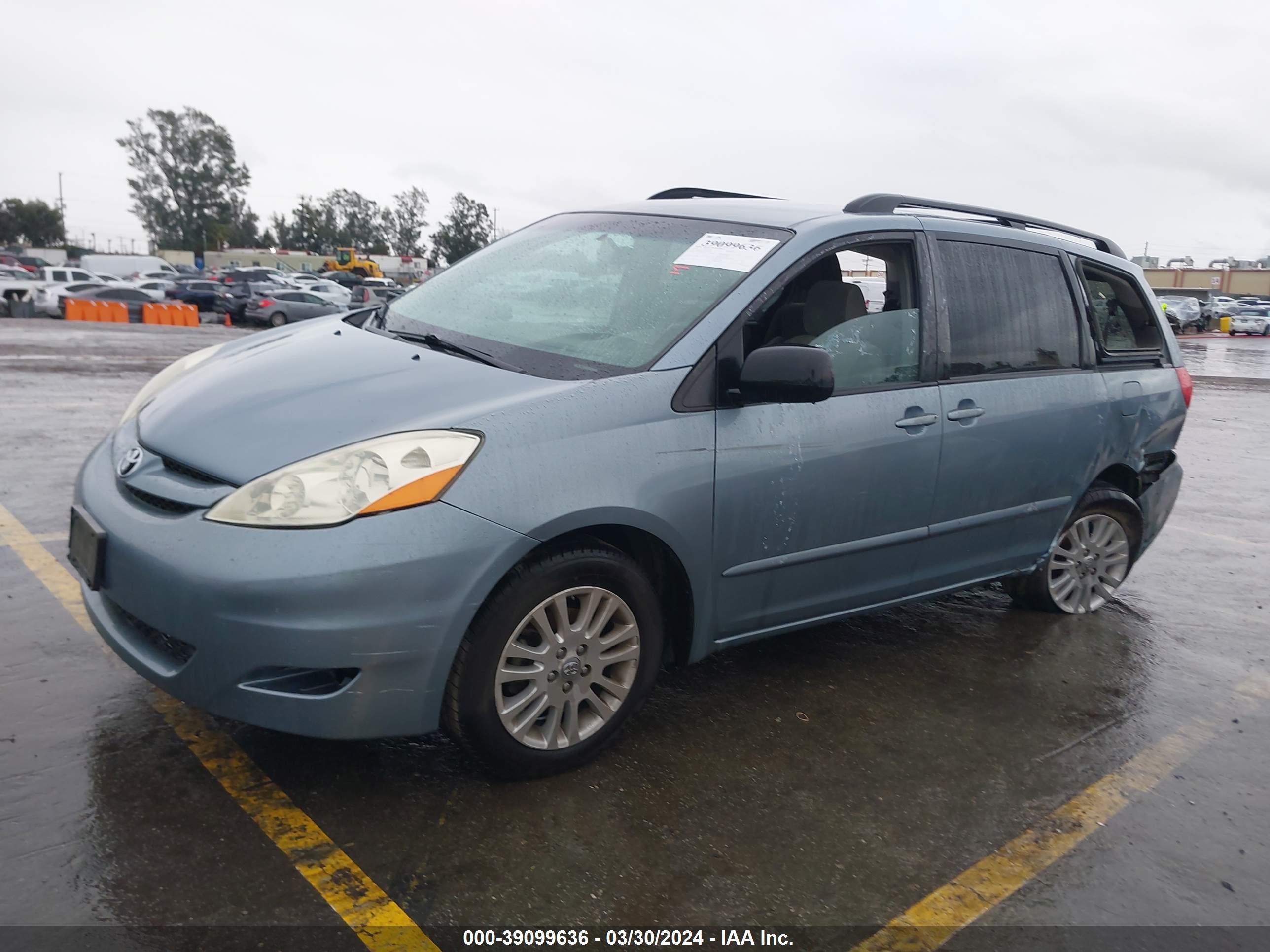 Photo 1 VIN: 5TDKK4CC2AS324470 - TOYOTA SIENNA 