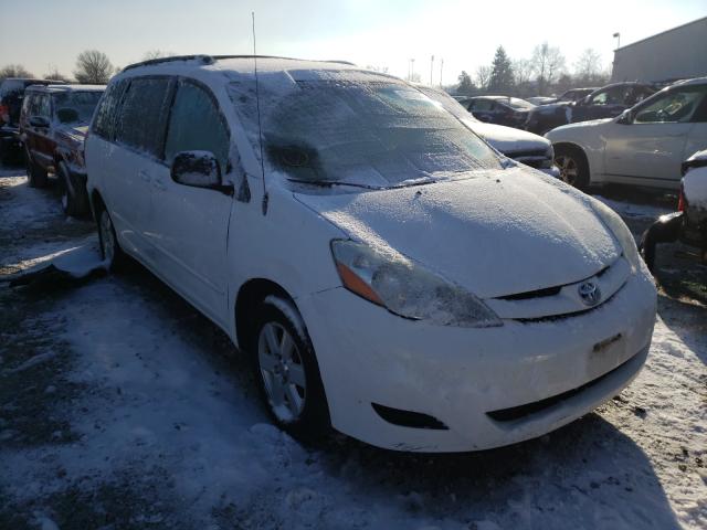 Photo 0 VIN: 5TDKK4CC2AS327904 - TOYOTA SIENNA CE 