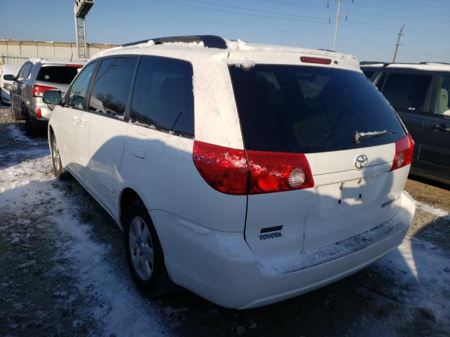 Photo 2 VIN: 5TDKK4CC2AS327904 - TOYOTA SIENNA CE 