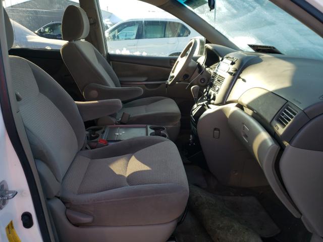 Photo 4 VIN: 5TDKK4CC2AS327904 - TOYOTA SIENNA CE 