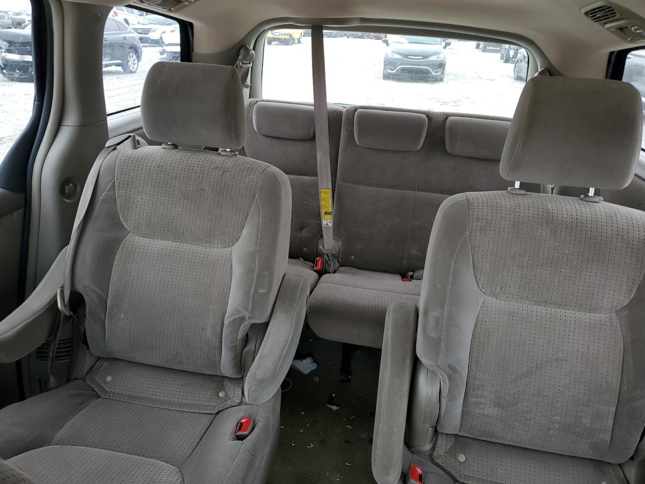 Photo 9 VIN: 5TDKK4CC2AS342905 - TOYOTA SIENNA 