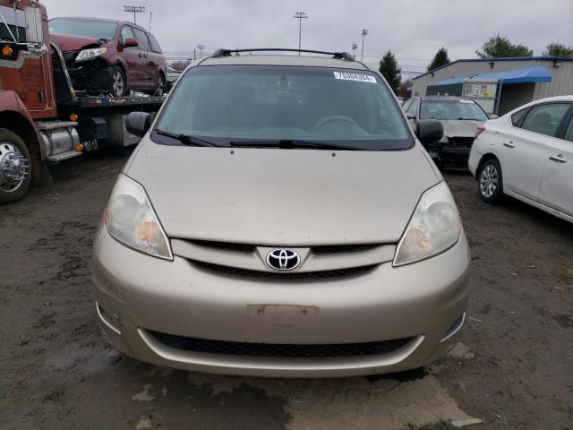 Photo 4 VIN: 5TDKK4CC3AS299868 - TOYOTA SIENNA CE 