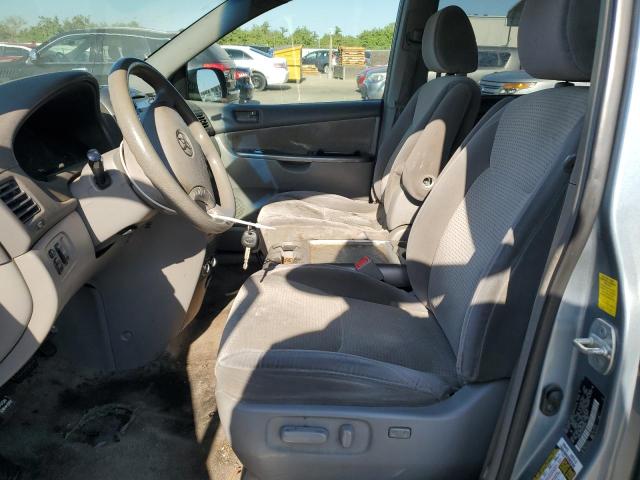 Photo 6 VIN: 5TDKK4CC3AS304924 - TOYOTA SIENNA CE 