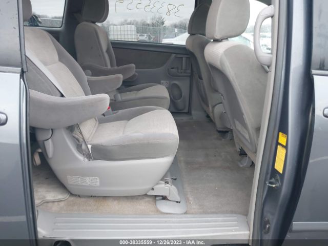 Photo 7 VIN: 5TDKK4CC3AS309380 - TOYOTA SIENNA 