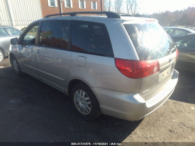 Photo 2 VIN: 5TDKK4CC3AS310996 - TOYOTA SIENNA 