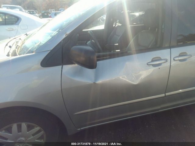 Photo 5 VIN: 5TDKK4CC3AS310996 - TOYOTA SIENNA 