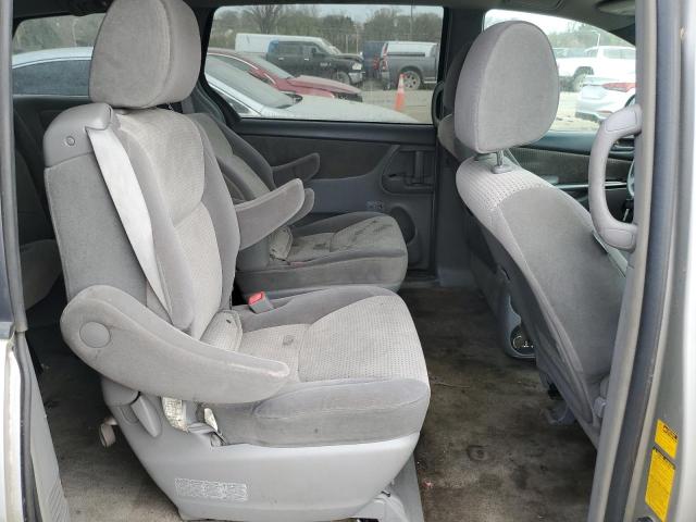 Photo 10 VIN: 5TDKK4CC3AS311579 - TOYOTA SIENNA CE 