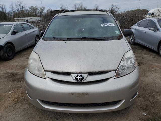 Photo 4 VIN: 5TDKK4CC3AS311579 - TOYOTA SIENNA CE 