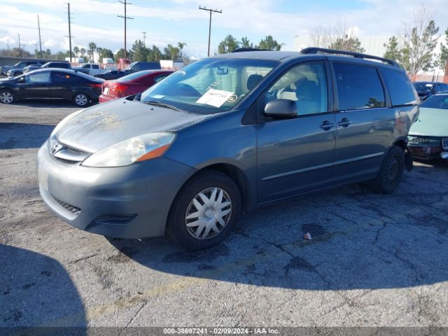 Photo 1 VIN: 5TDKK4CC3AS311646 - TOYOTA SIENNA 