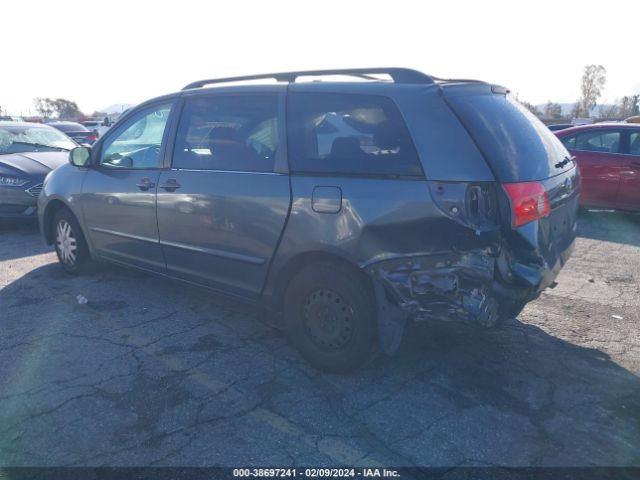 Photo 2 VIN: 5TDKK4CC3AS311646 - TOYOTA SIENNA 