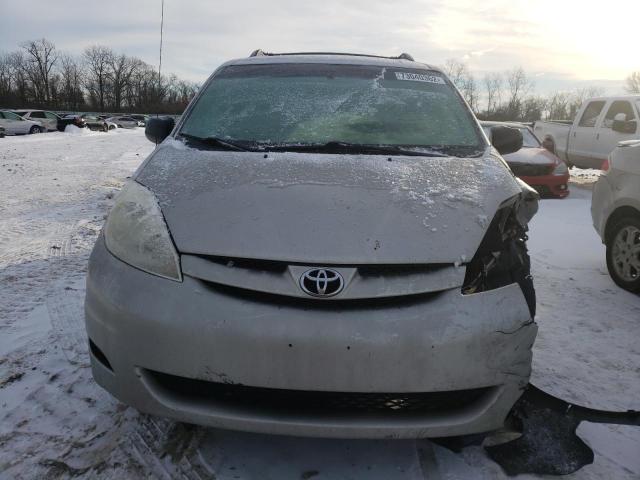 Photo 4 VIN: 5TDKK4CC3AS315583 - TOYOTA SIENNA CE 