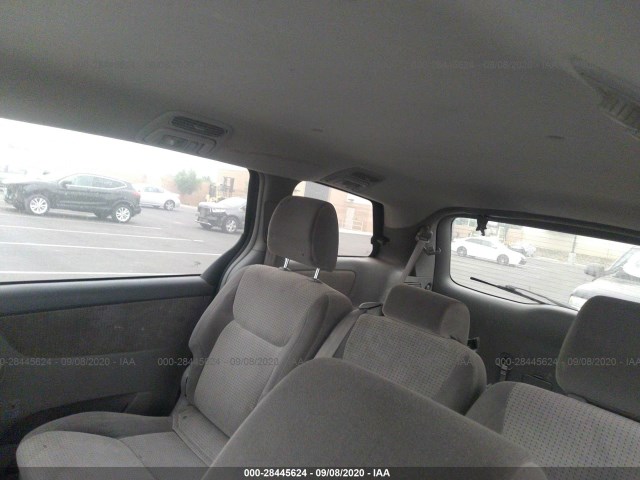 Photo 7 VIN: 5TDKK4CC3AS320279 - TOYOTA SIENNA 