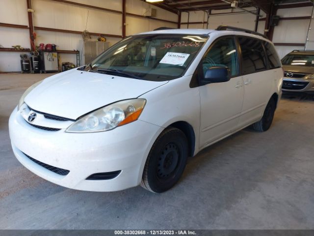 Photo 1 VIN: 5TDKK4CC3AS320525 - TOYOTA SIENNA 