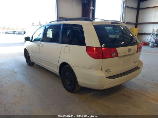 Photo 2 VIN: 5TDKK4CC3AS320525 - TOYOTA SIENNA 