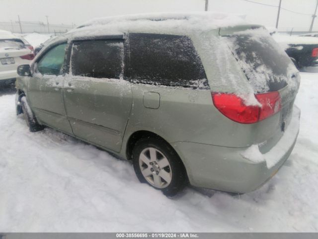 Photo 2 VIN: 5TDKK4CC3AS336028 - TOYOTA SIENNA 