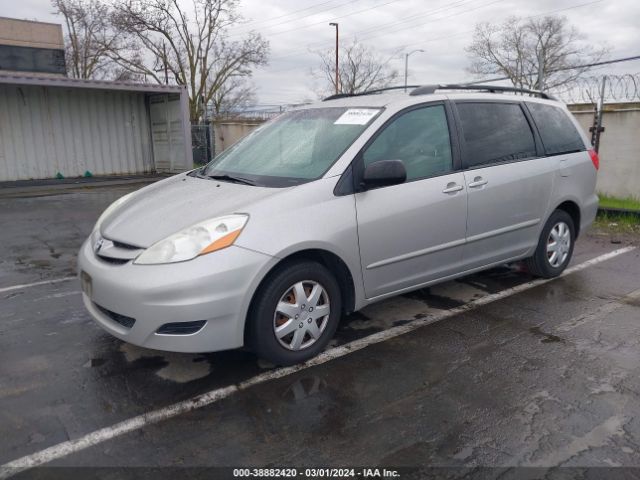 Photo 1 VIN: 5TDKK4CC3AS340614 - TOYOTA SIENNA 