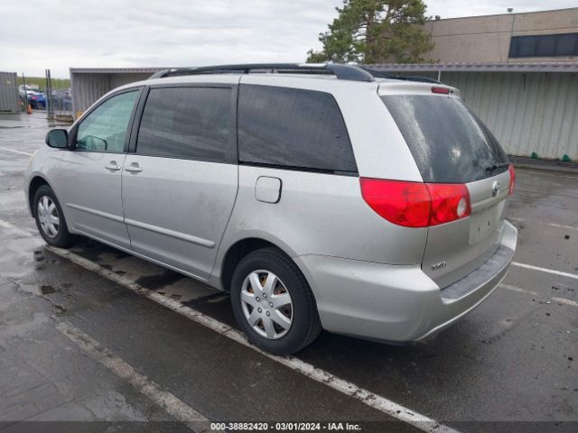 Photo 2 VIN: 5TDKK4CC3AS340614 - TOYOTA SIENNA 