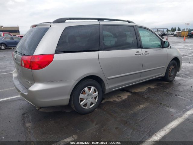 Photo 3 VIN: 5TDKK4CC3AS340614 - TOYOTA SIENNA 