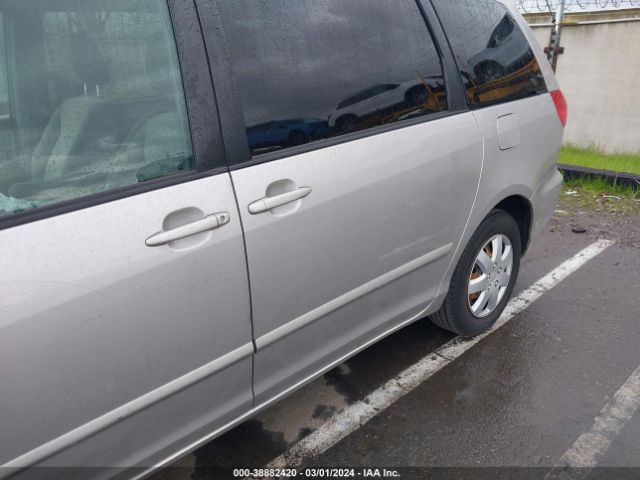 Photo 5 VIN: 5TDKK4CC3AS340614 - TOYOTA SIENNA 