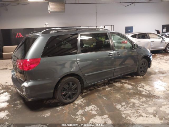 Photo 3 VIN: 5TDKK4CC4AS290659 - TOYOTA SIENNA 