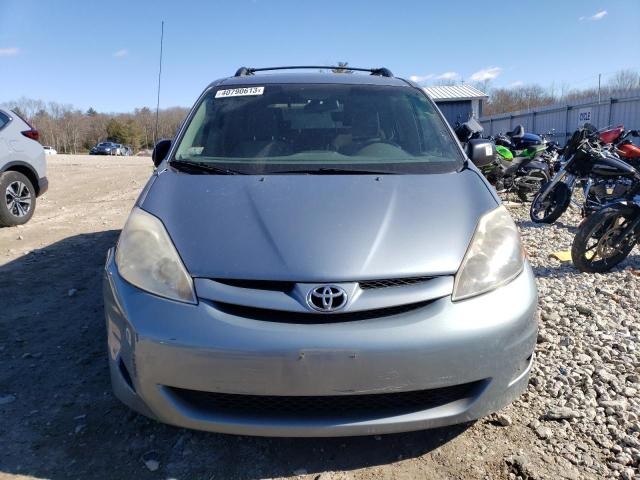 Photo 4 VIN: 5TDKK4CC4AS305094 - TOYOTA SIENNA CE 