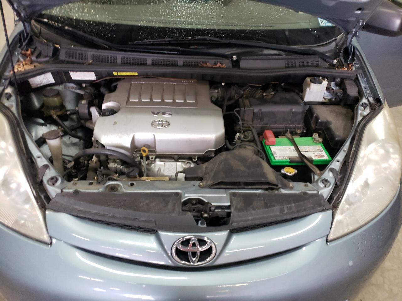 Photo 11 VIN: 5TDKK4CC4AS307993 - TOYOTA SIENNA 